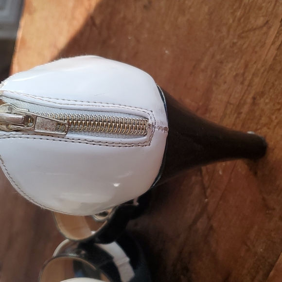 FOREVER by PAULA ABDUL, White and Black Heels size 10 - Picture 10 of 12